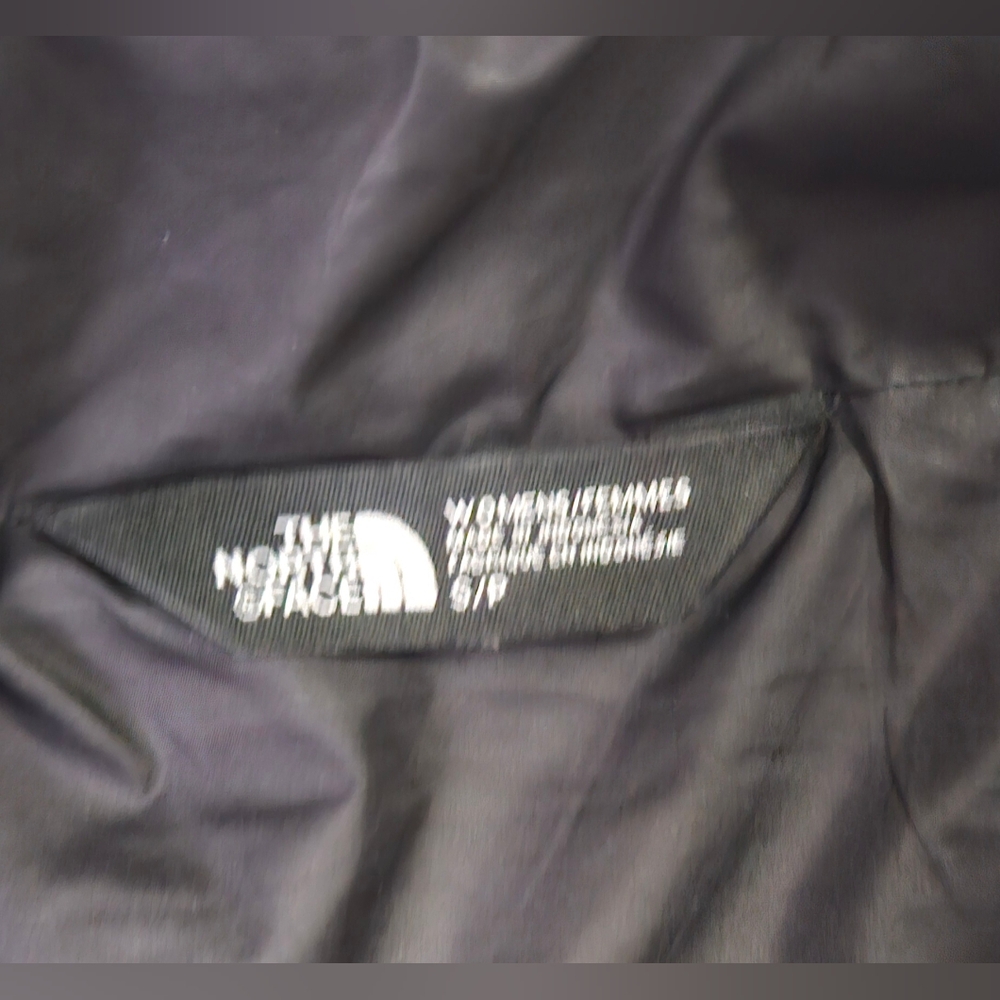 The North Face Quilted Jacket - Picture 8 of 8